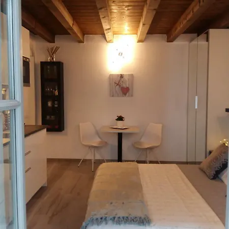 Antica Corte Con Balcone * Como